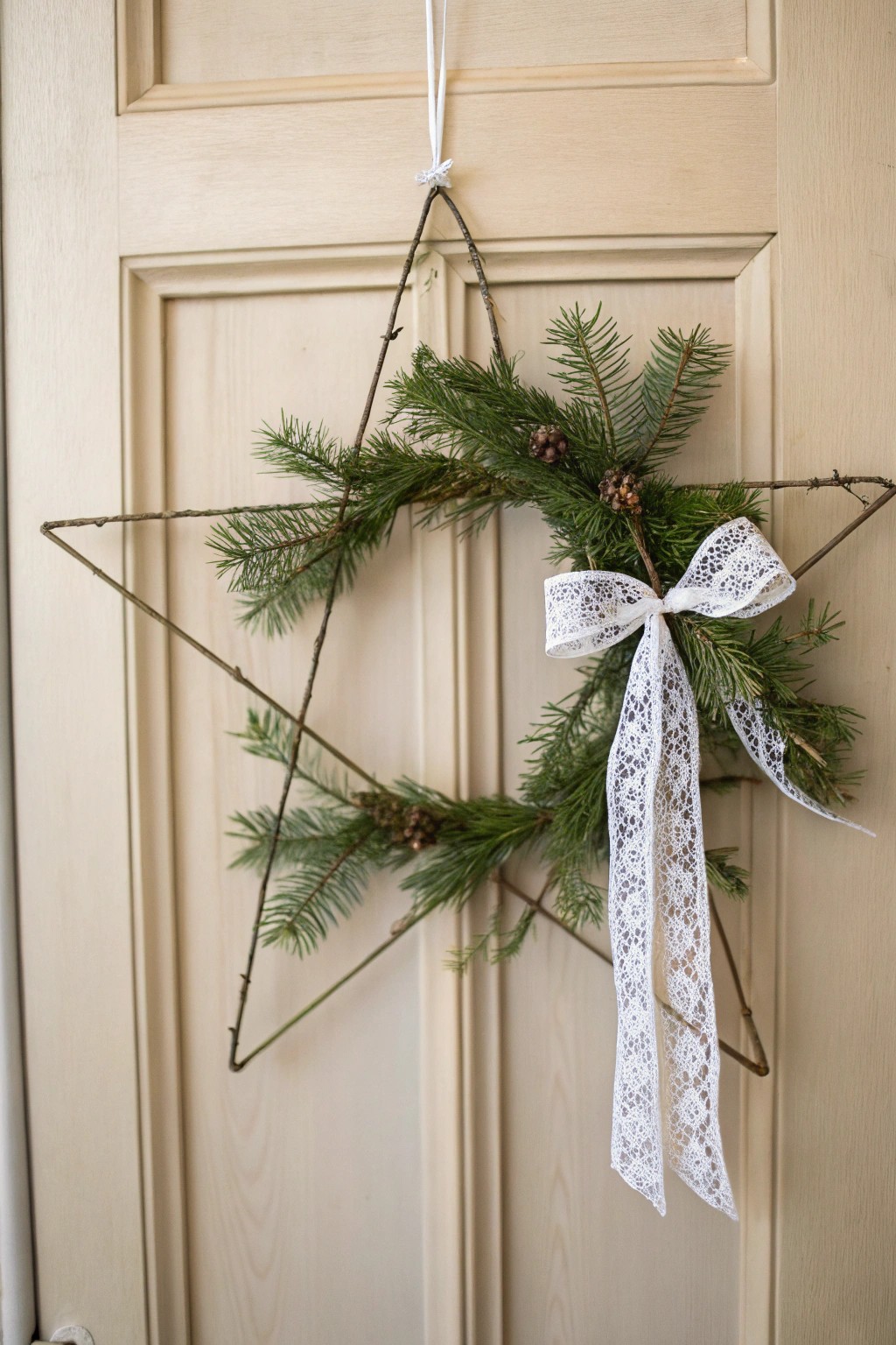Nordic magic: A minimalist star wreath brings fresh, Scandinavian style to your door.