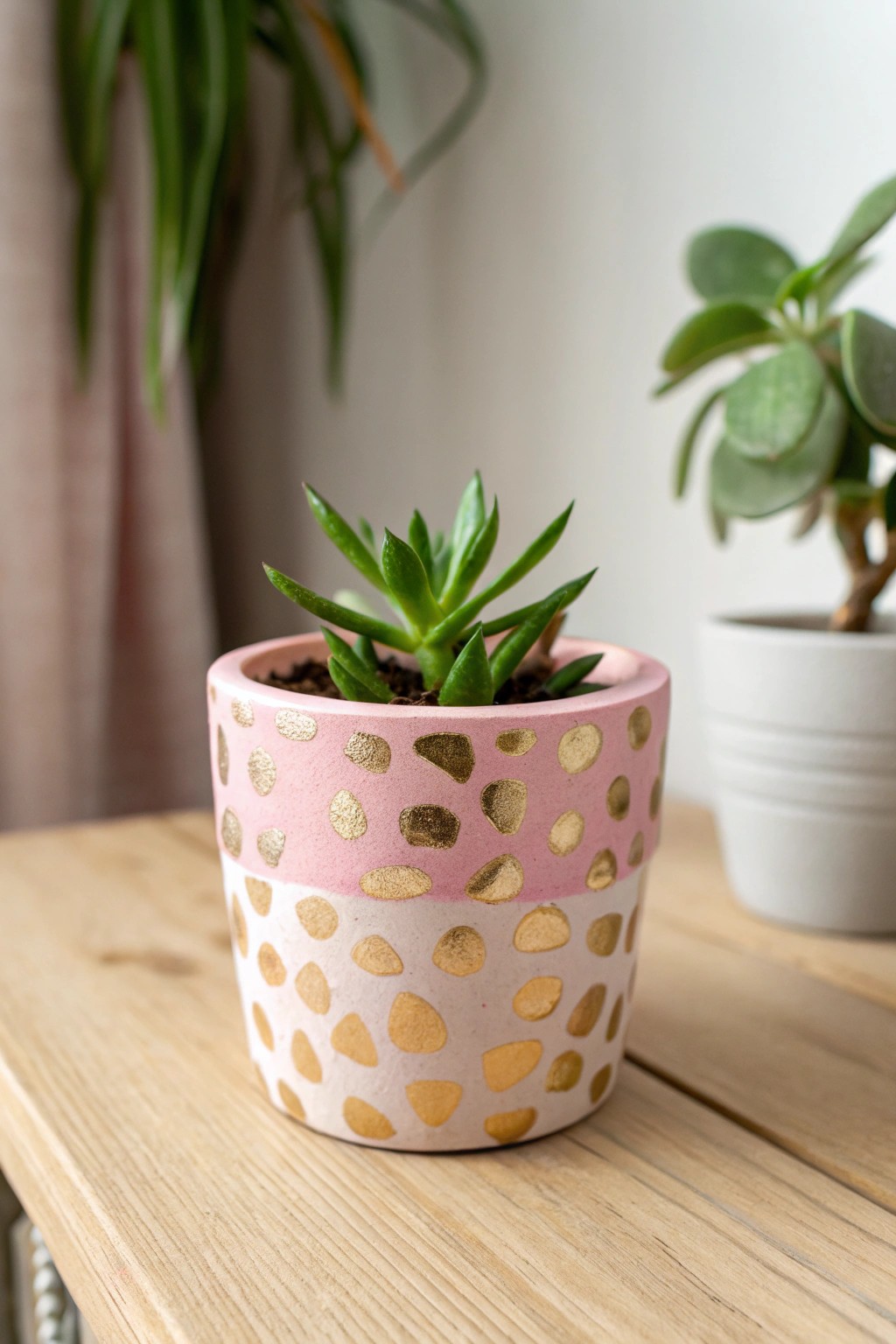 Chic Scandinavian-Boho plant pot with playful pink and gold cheetah spots—perfect for adding a touch of wild elegance to your space.
