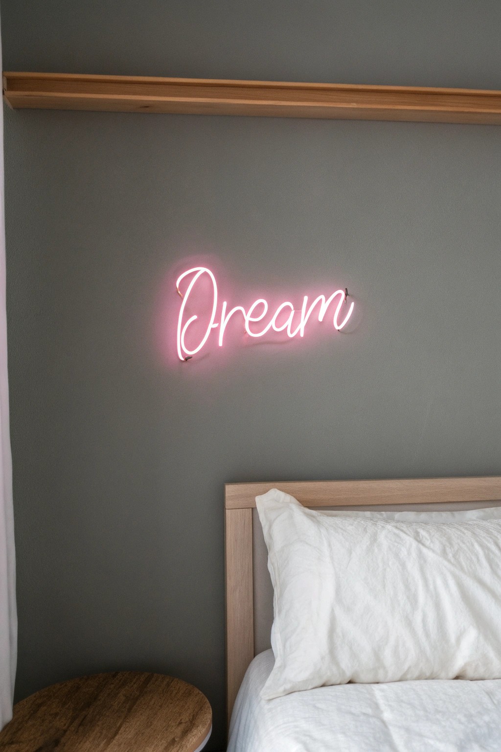 Add a dreamy glow with custom LED neon wall art—personalized, modern, and effortlessly chic.